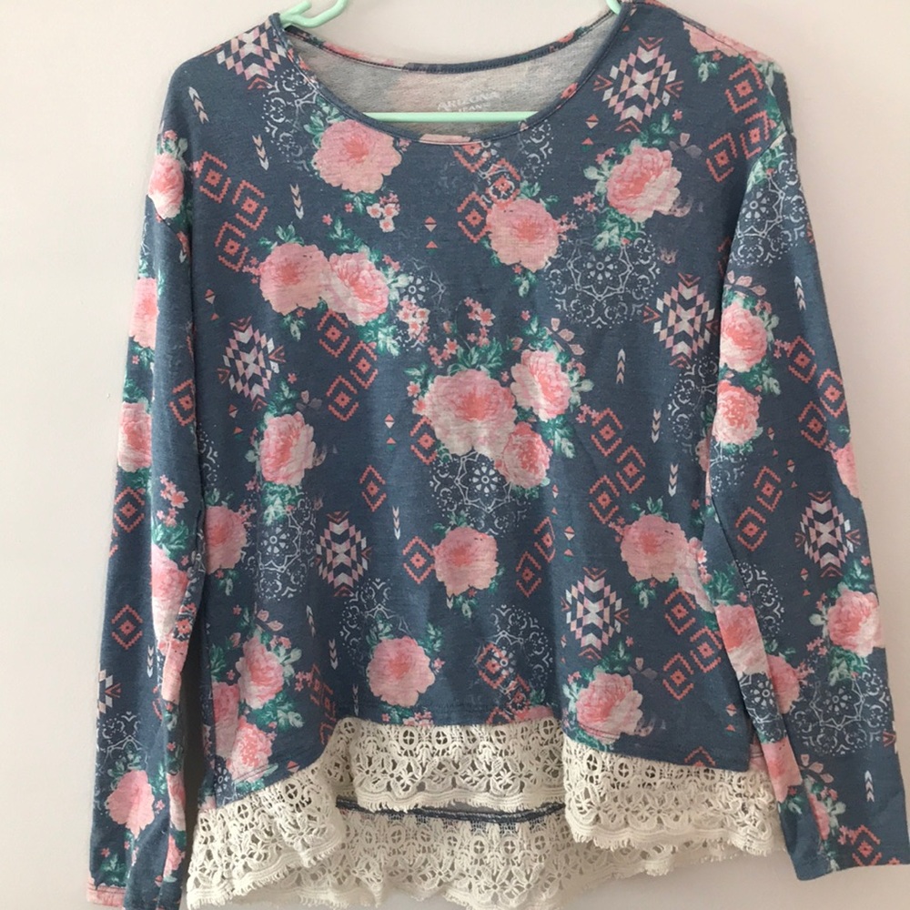 💓 Arizona Jean Co. Flower Lace Tee